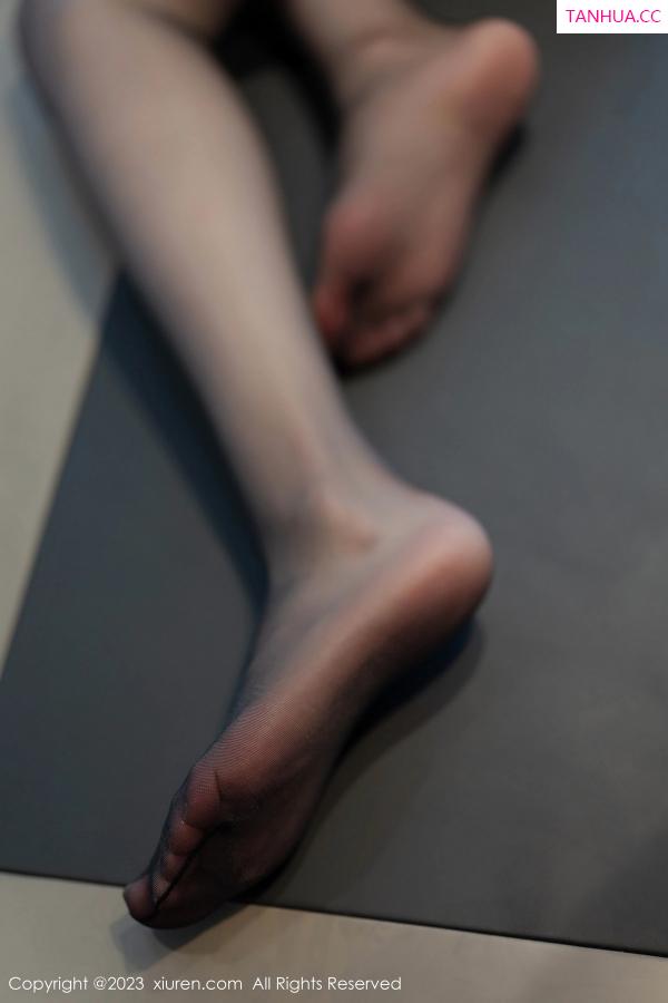 梦心玥  [XiuRen]高清写真图 2023.08.10 No.7212 梦心玥 黑丝美腿第31张图片